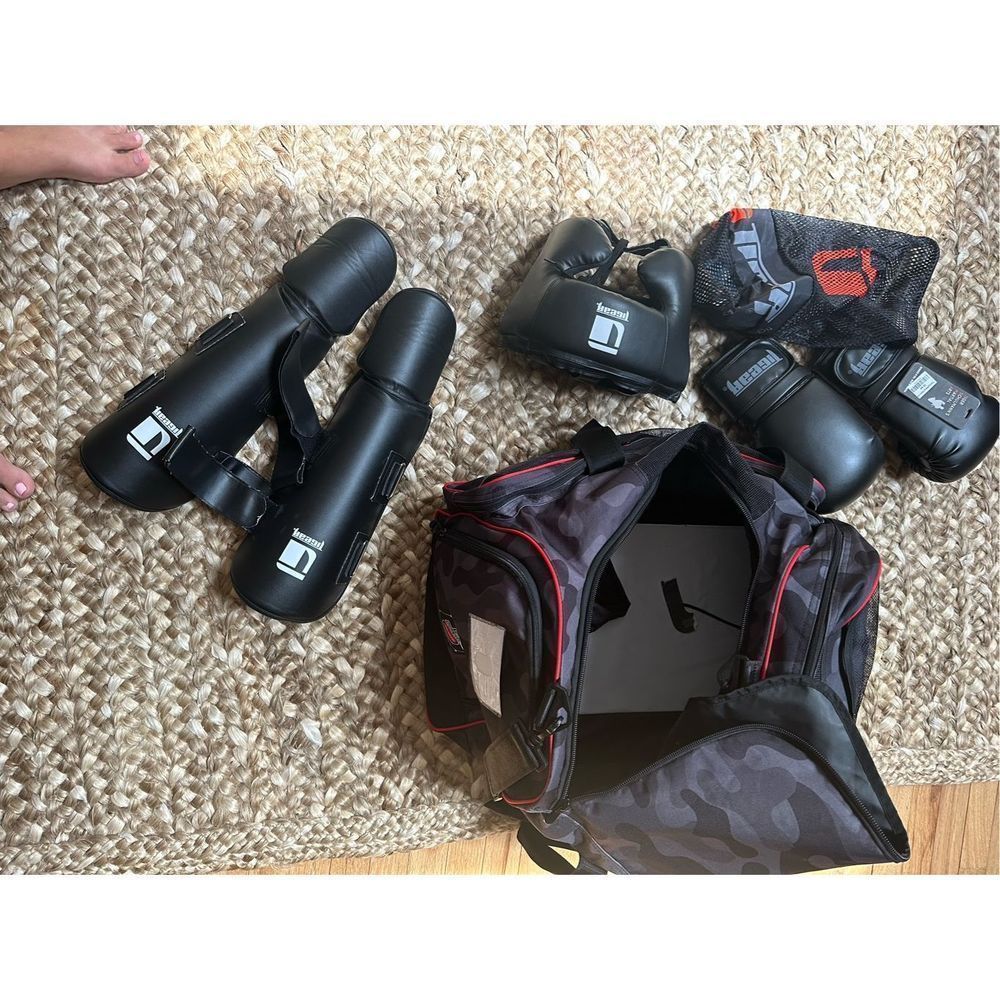 Tigear Tiger Schulman boxing gloves shin guards, helmet and bag NEW YOUTH MEDIUM